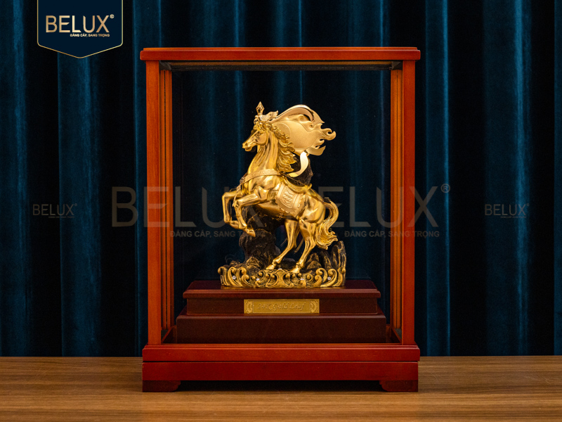 Tượng Ngựa Nhất Mã dát vàng 24k – Biểu trưng của khát vọng và thành công